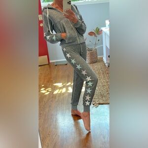 ⭐️Wildfox⭐️🦊Jogger Set EUC!  Loungewear Sweatsuit Gray w/ Stars Hoodie Size XS